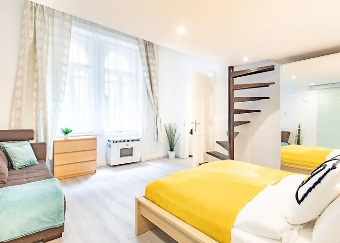 Central - Large - Comfy