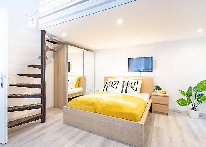 Central - Large - Comfy
