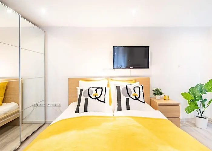 Central - Large - Comfy