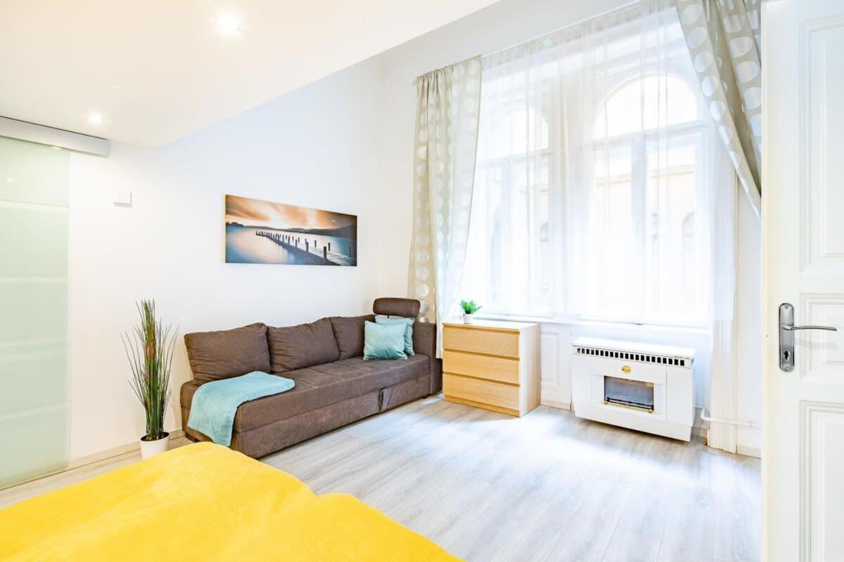 - Large - Comfy Budapeszt
